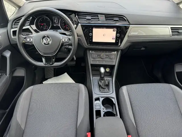 Volkswagen Touran view 5