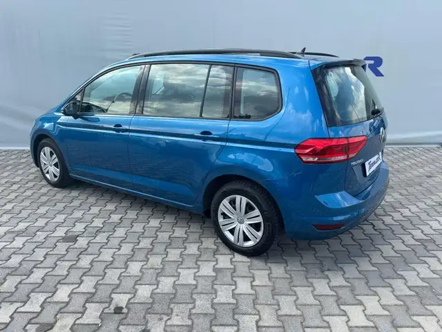 Volkswagen Touran view 3