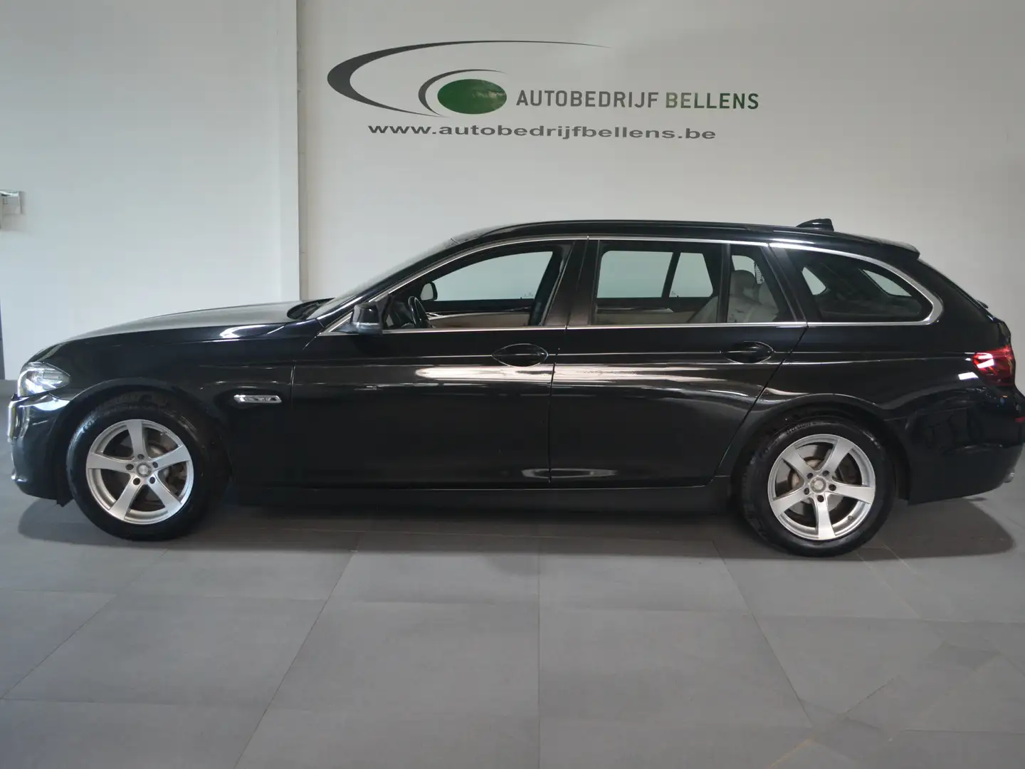 BMW 520 520d Touring Aut. Luxury Line LEDER / NAVI +/ CAM. Noir - 1