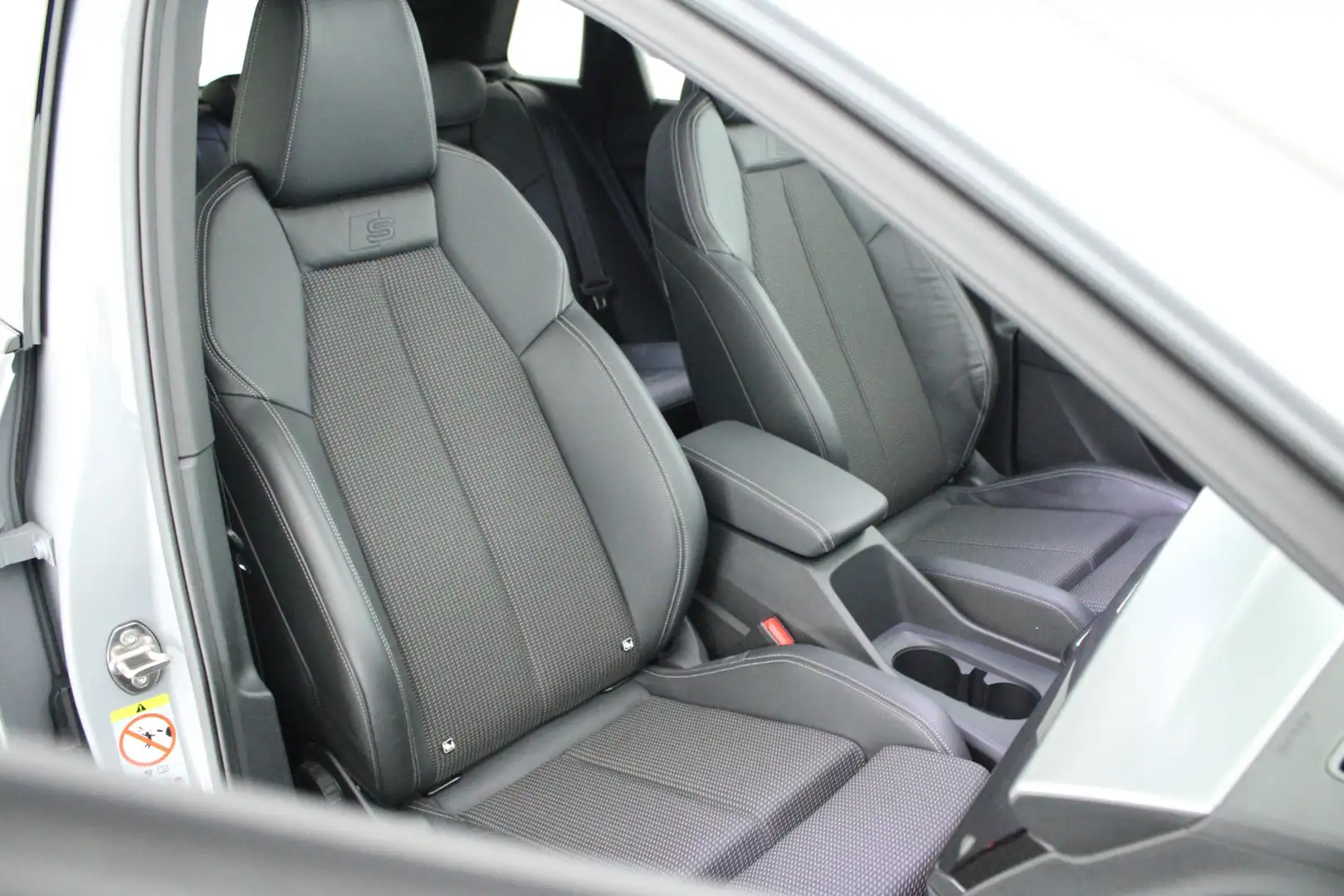 Audi Q4 e-tron 40 204pk S Competition 77 kWh SOH 87% Trekhaak Cam Grijs - 2