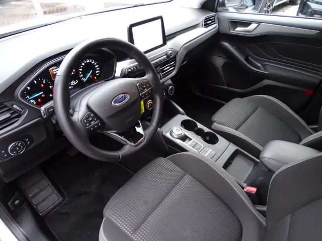 Ford Focus view 10