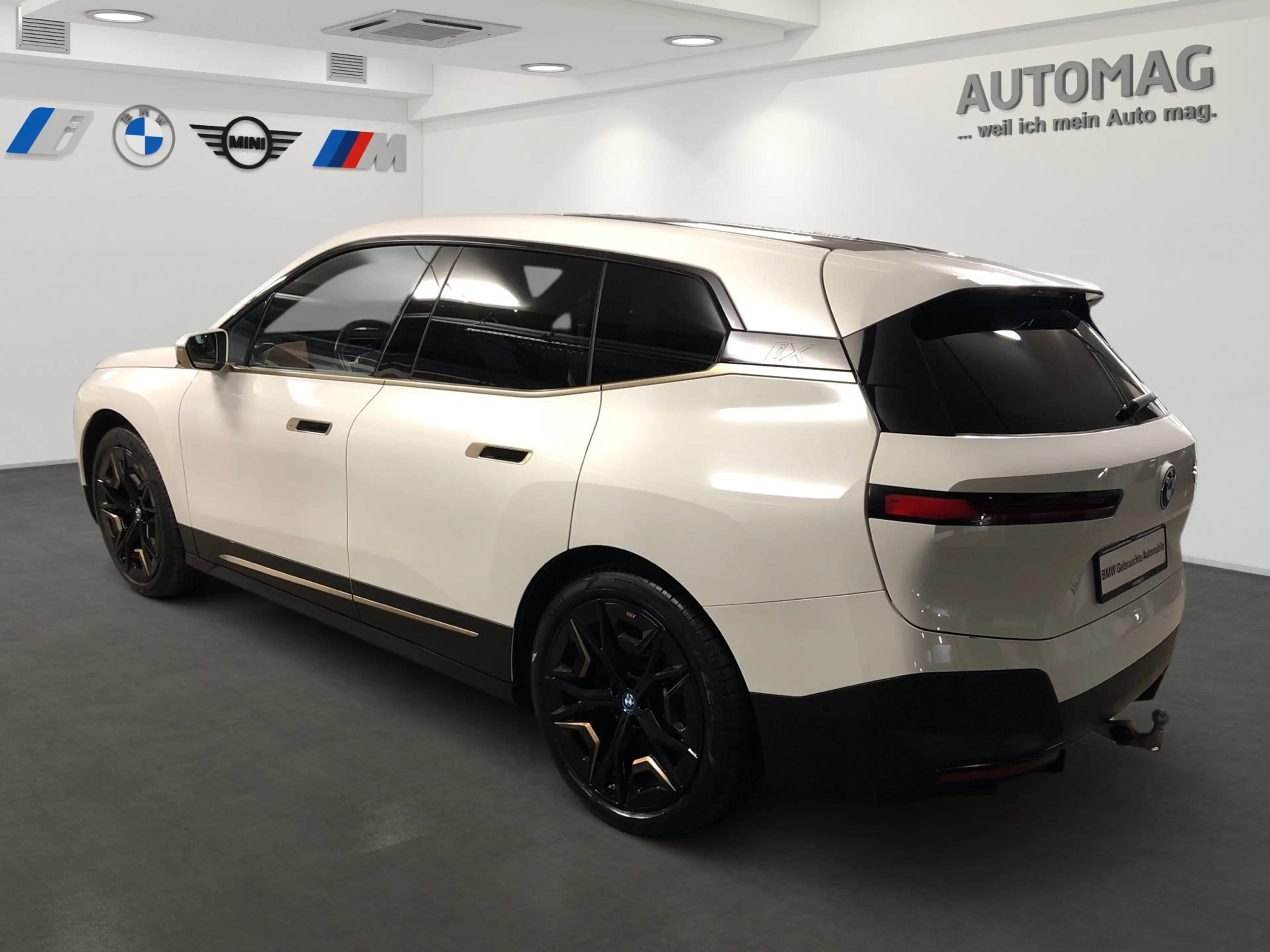 BMW iX xDrive40 AHK*Laser*DrivingAssistProf*SkyLounge*Sui — photo 4
