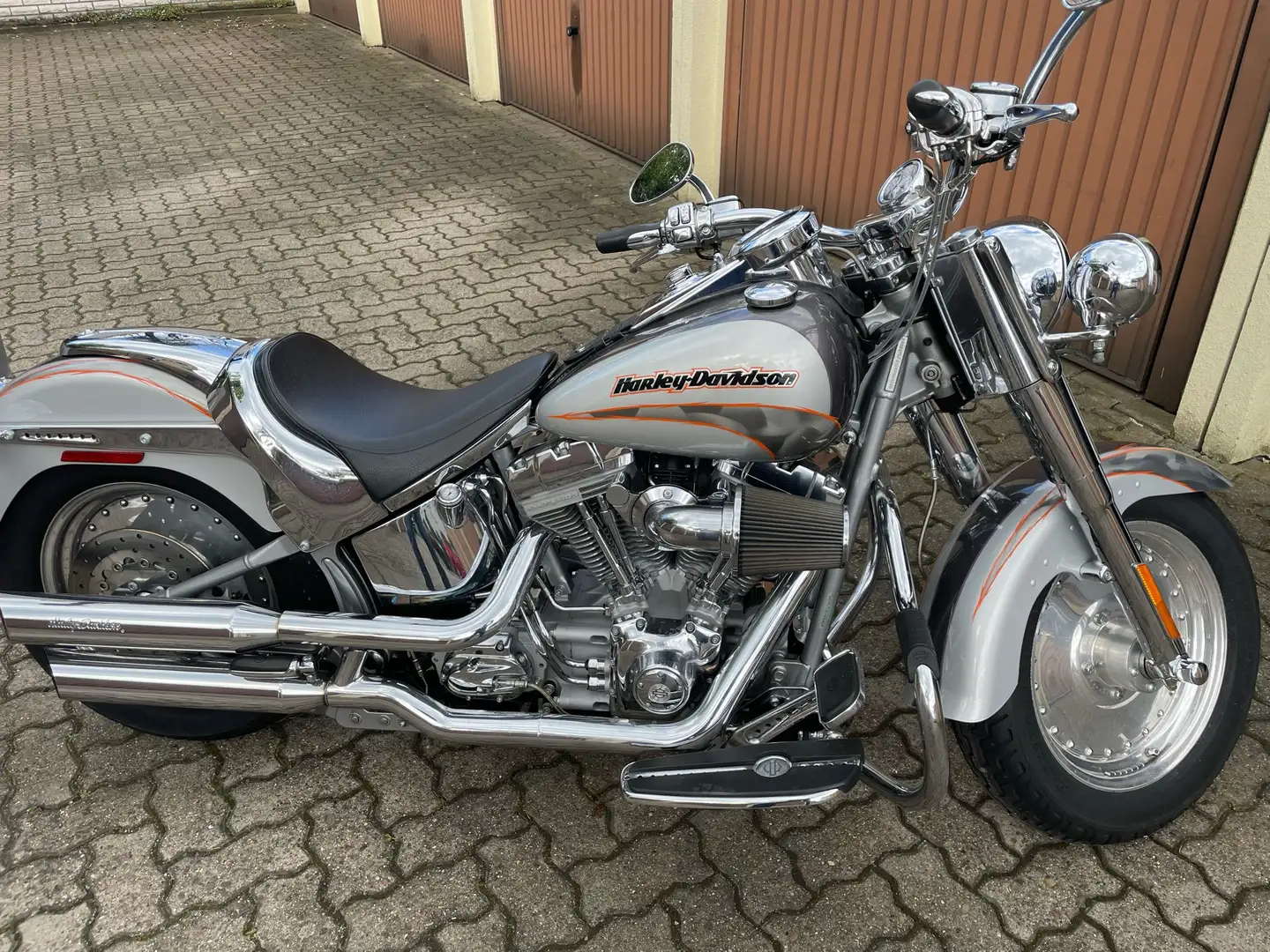Harley-Davidson Fat Boy FLSTFSE Screamin Eagle CVO srebrna - 1