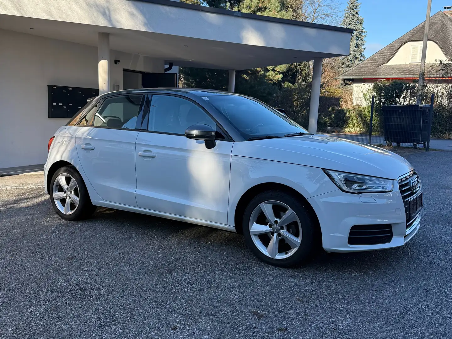 Audi A1 A1 SB 1,0 TFSI Weiß - 2