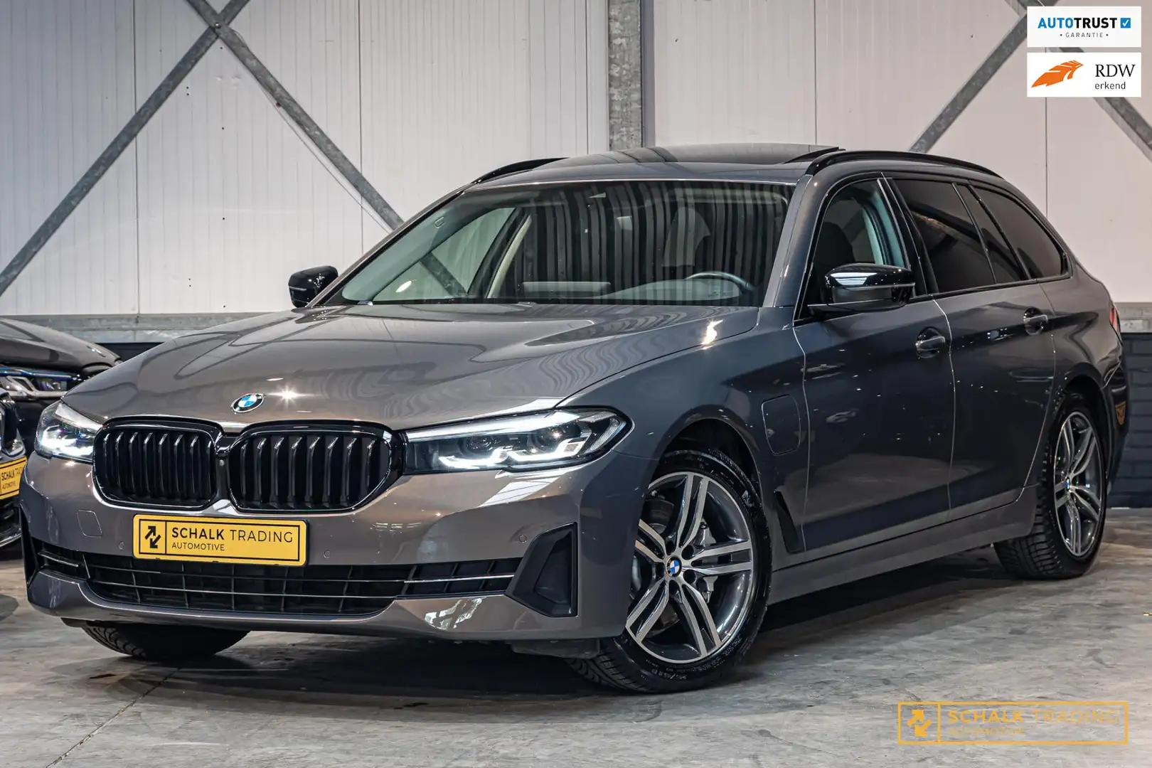 BMW 530 5-serie Touring 530e xDrive High Ex|Pano|360Cam|Tr Золотий - 1