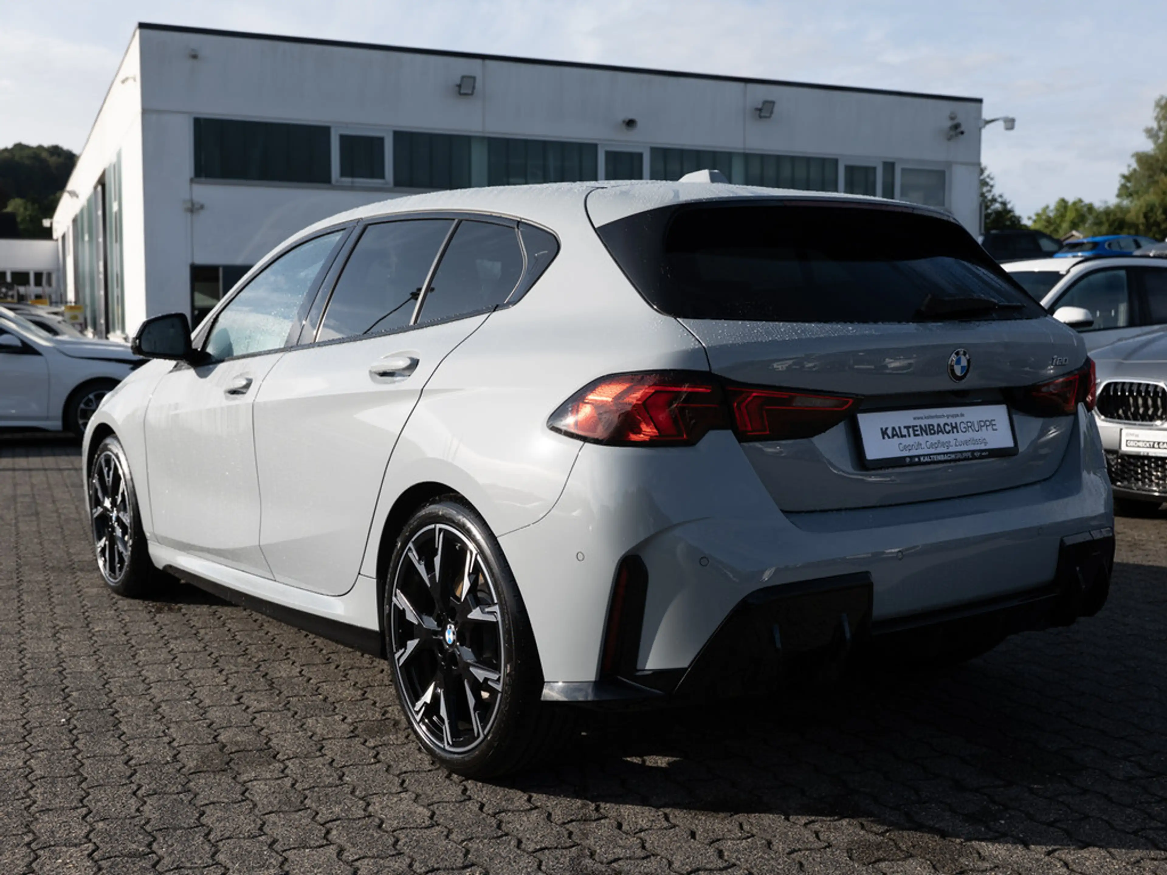 BMW 120 M-Sport PANO AHK HUD 360° LED ACC NAVI — photo 7