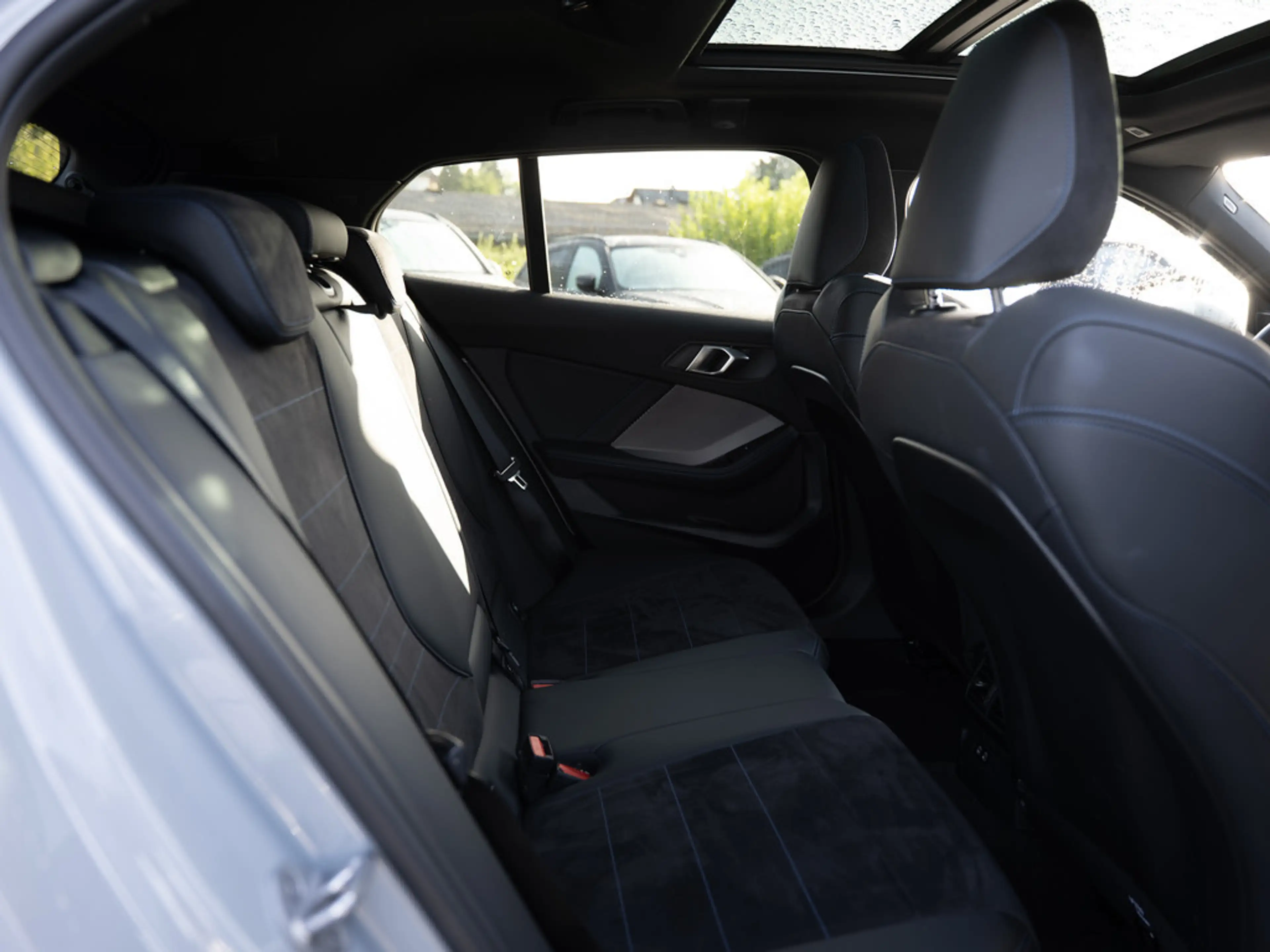 BMW 120 M-Sport PANO AHK HUD 360° LED ACC NAVI — photo 9