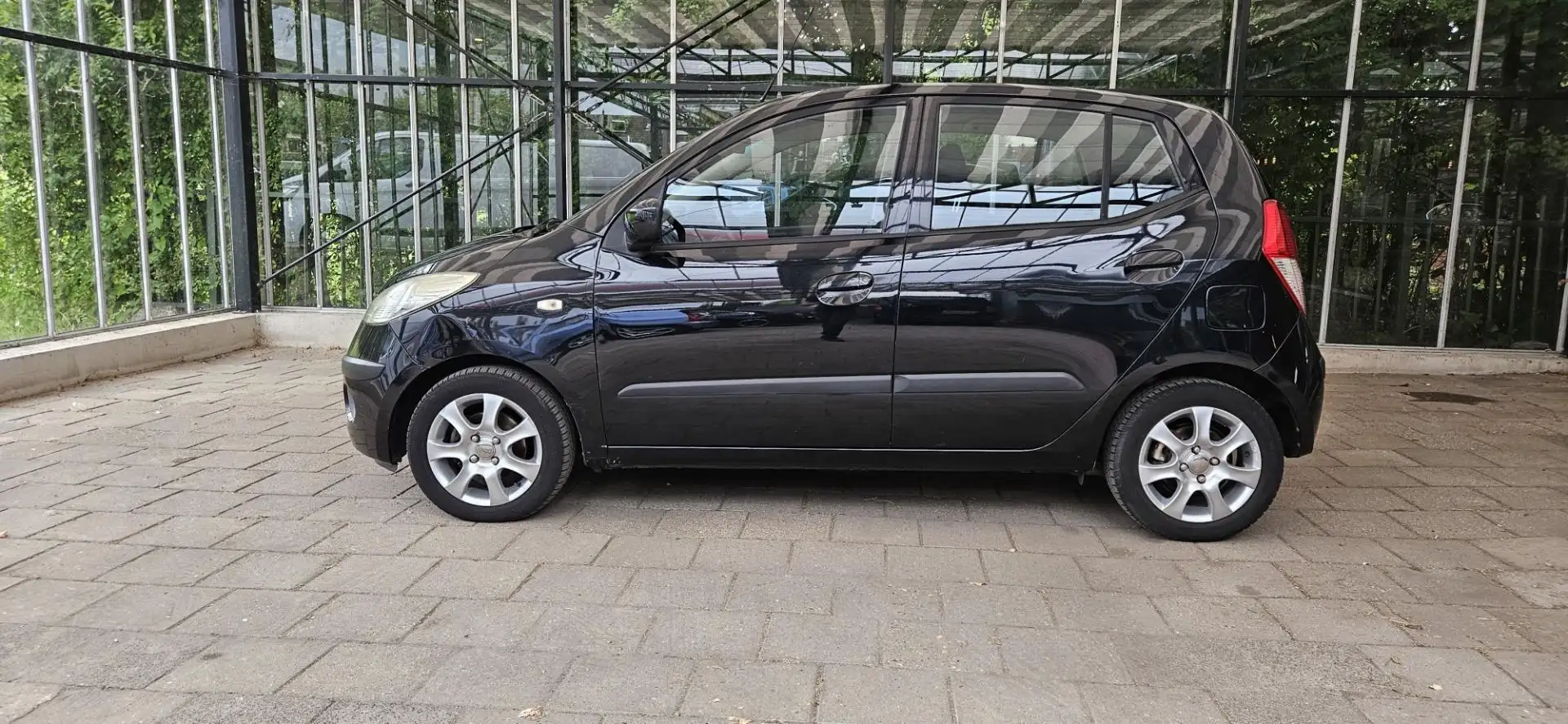 Hyundai i10 1.1 Active Cool / Airco / Rijklaarprijs! Noir - 2