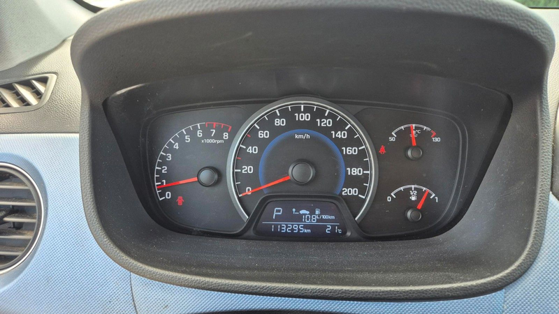 Hyundai i10 1.0 DCT FIFA World Cup Edition — photo 12