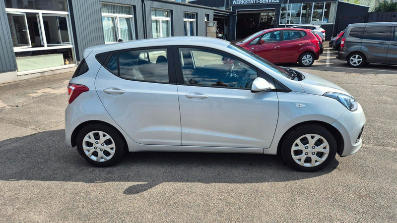 Hyundai i10 1.0 DCT FIFA World Cup Edition — photo 6