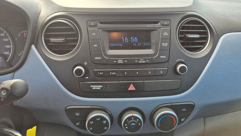 Hyundai i10 1.0 DCT FIFA World Cup Edition — photo 13