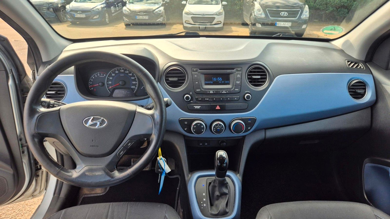 Hyundai i10 1.0 DCT FIFA World Cup Edition — photo 11