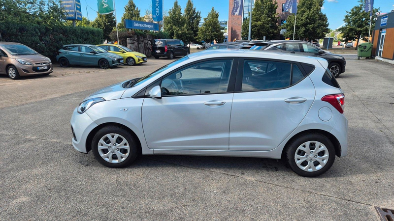Hyundai i10 1.0 DCT FIFA World Cup Edition — photo 2
