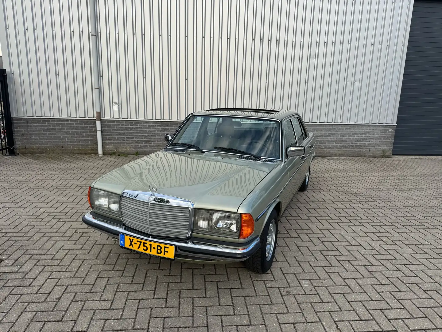 Mercedes-Benz E 280 W123 280E - 1