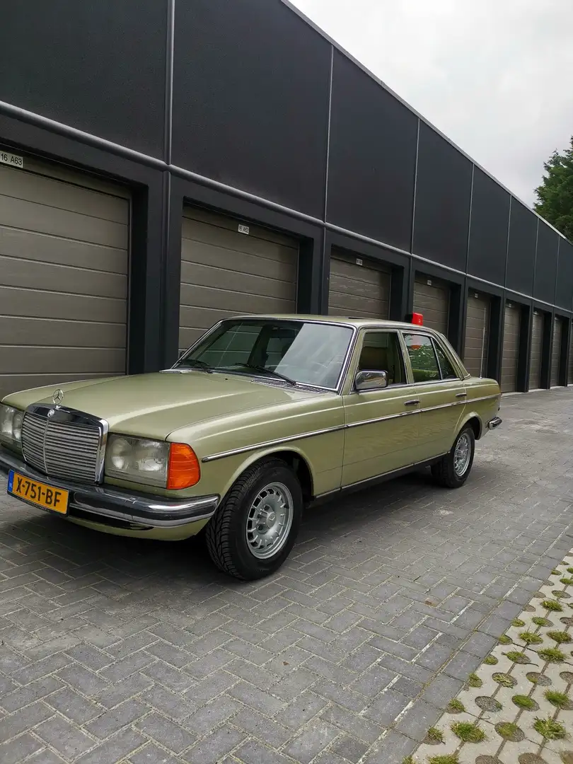 Mercedes-Benz E 280 W123 280E - 1