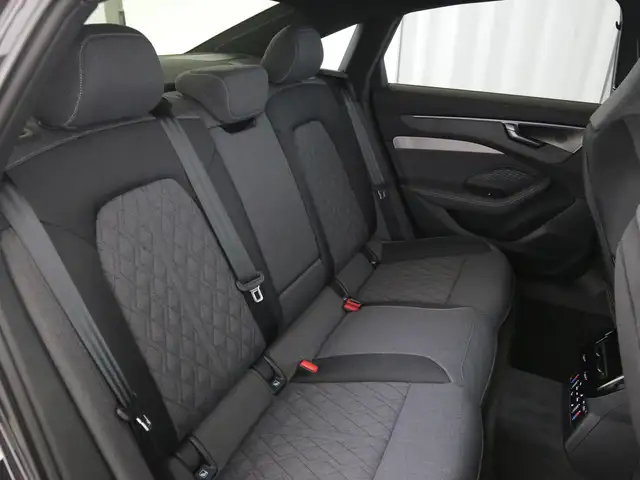 Audi A6 view 14