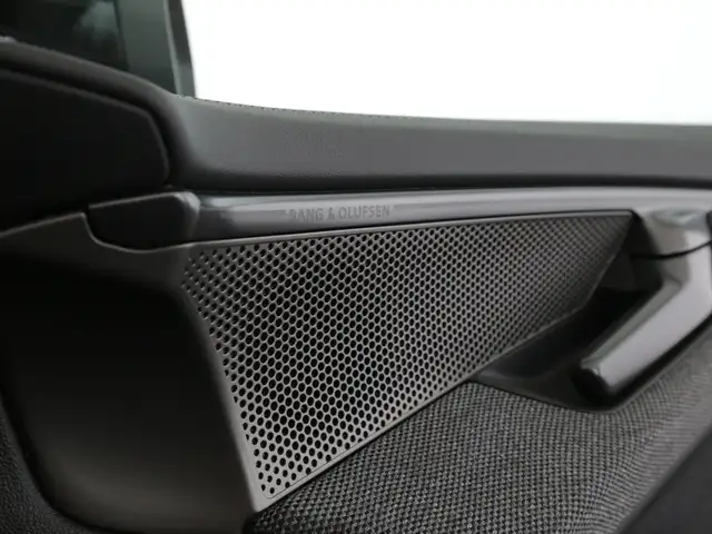 Audi A6 view 13