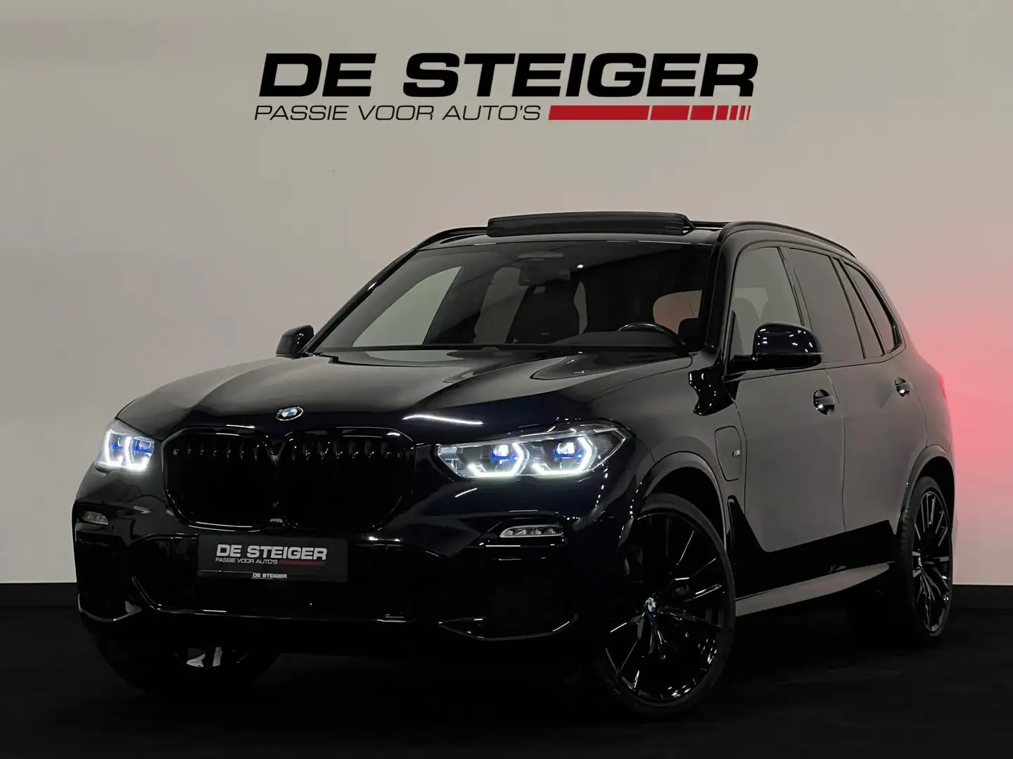BMW X5 XDrive 45e M-Sport Pano Sky Lounge ACC Luchtvering Zwart - 1