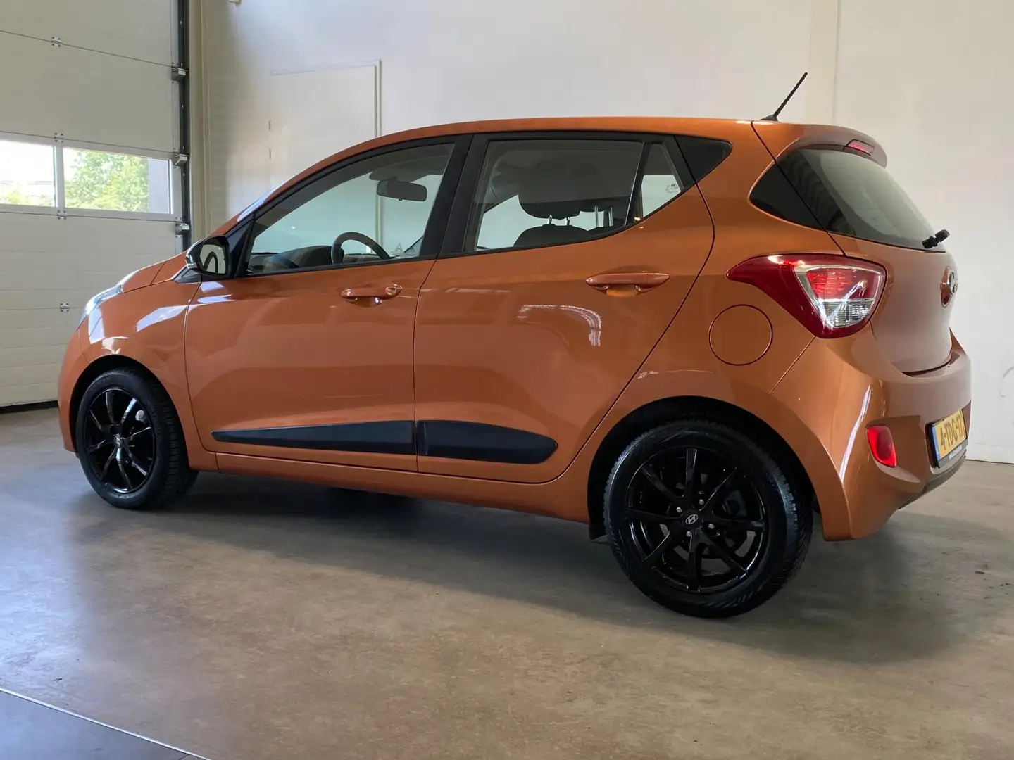 Hyundai i10 1.0i i-Motion Comfort Plus Orange - 2