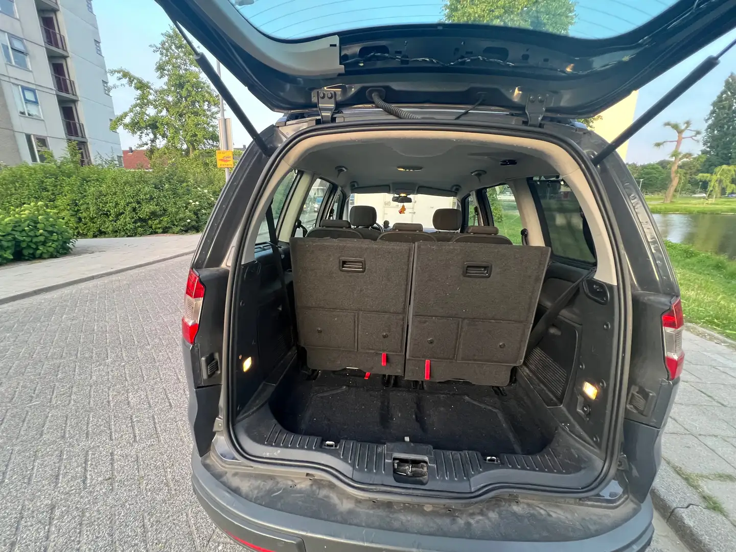 Ford Galaxy Galaxy 2.0 TDCi Lease Plat. Gris - 2