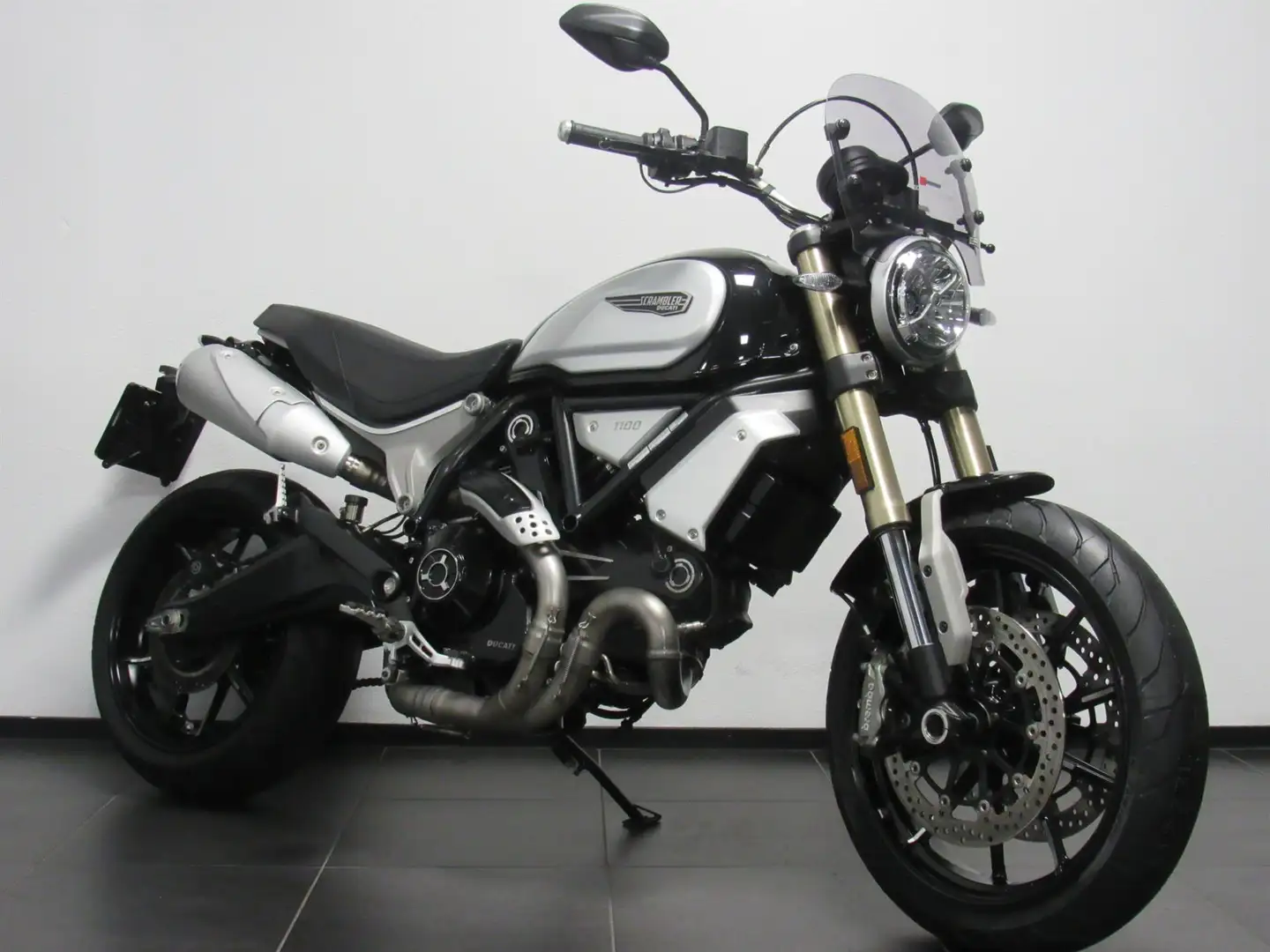 Ducati Scrambler 1100 Zwart - 2