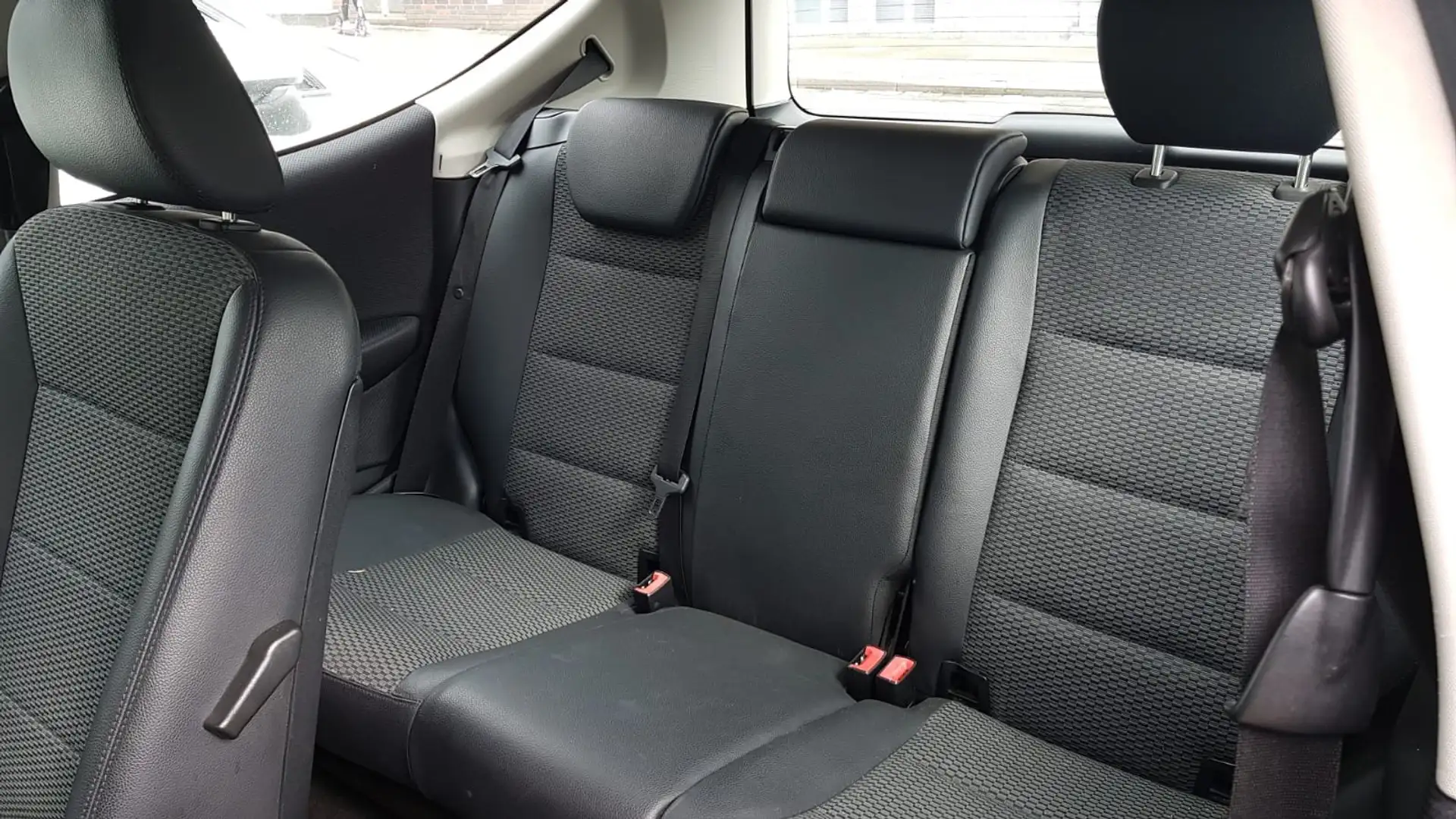 Mercedes-Benz A 180 A-Klasse  3-Türer BlueEF Elegance Special VHB Grau - 2