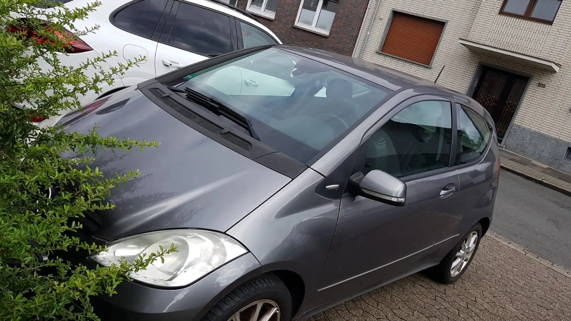 Mercedes-Benz A 180 A-Klasse  3-Türer BlueEF Elegance Special VHB Grau - 1
