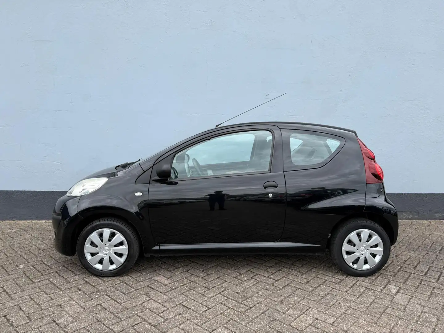 Peugeot 107 1.0 Access Accent - Airco Zwart - 2