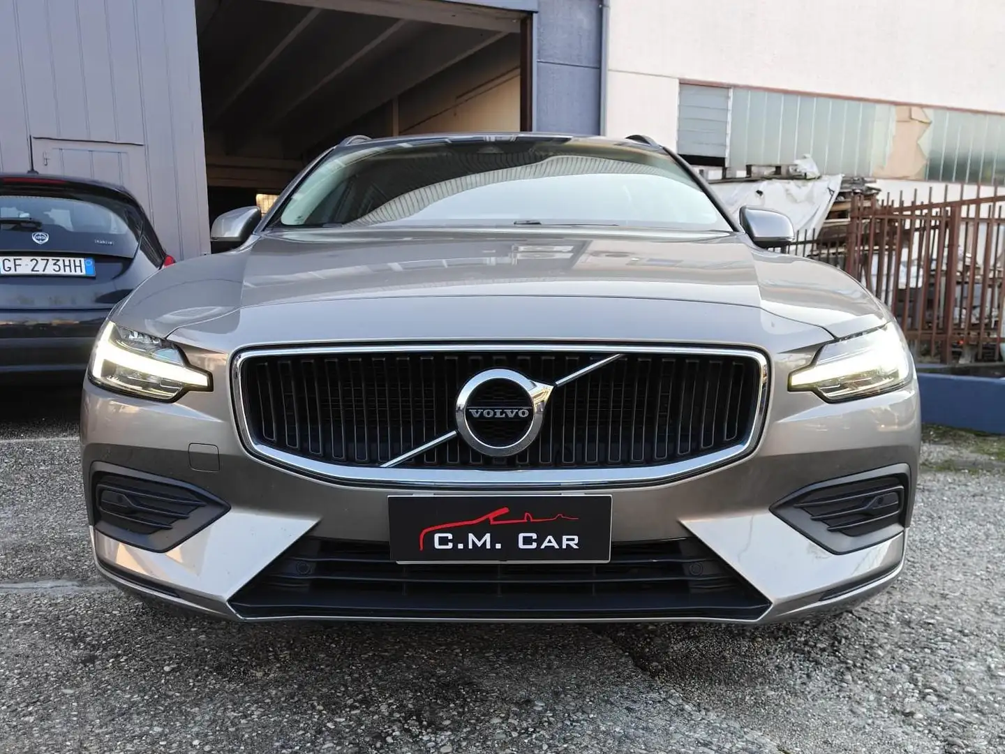 Volvo V60 II 2019 2.0 b4 Momentum Business auto Oro - 2
