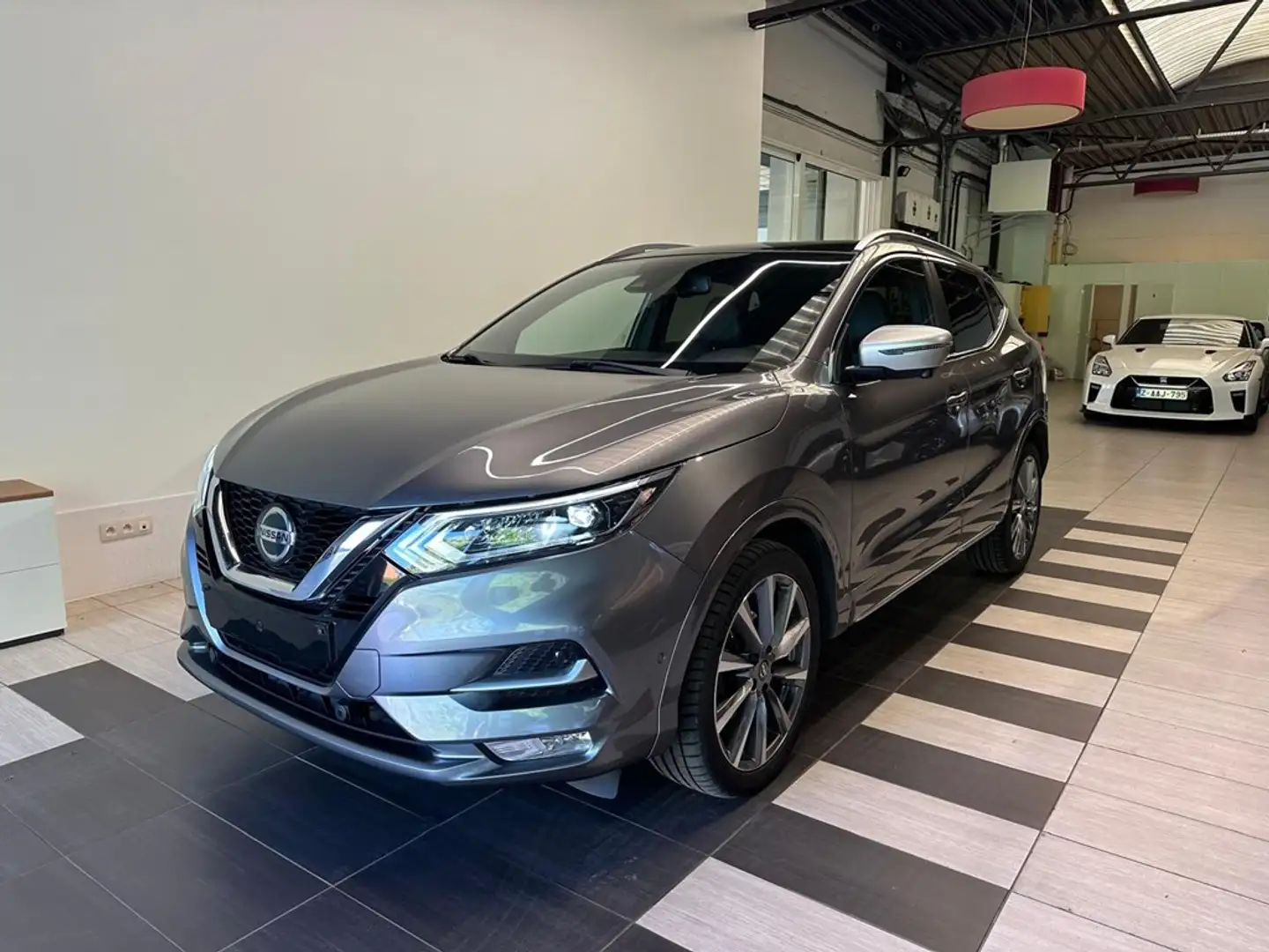 Nissan Qashqai GARANTIE TEM 01/2030* TEKNA PLUS 1.3 BENZINE AUTOM Grijs - 1