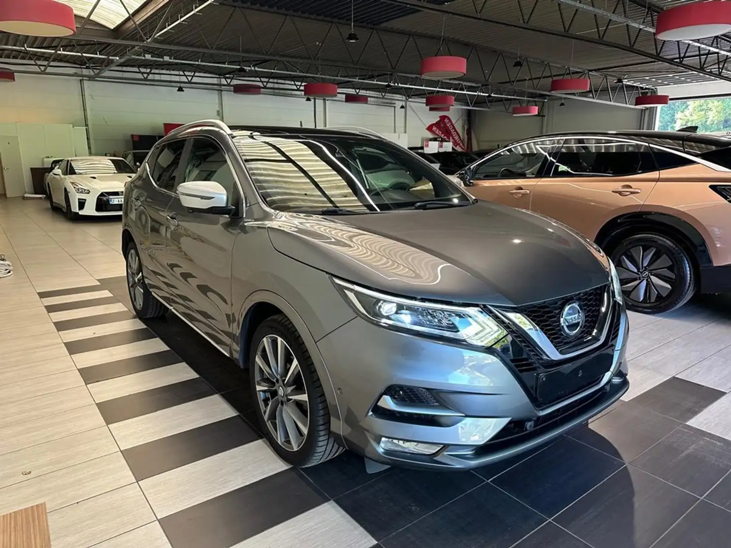Nissan Qashqai GARANTIE TEM 01/2030* TEKNA PLUS 1.3 BENZINE AUTOM Grijs - 2