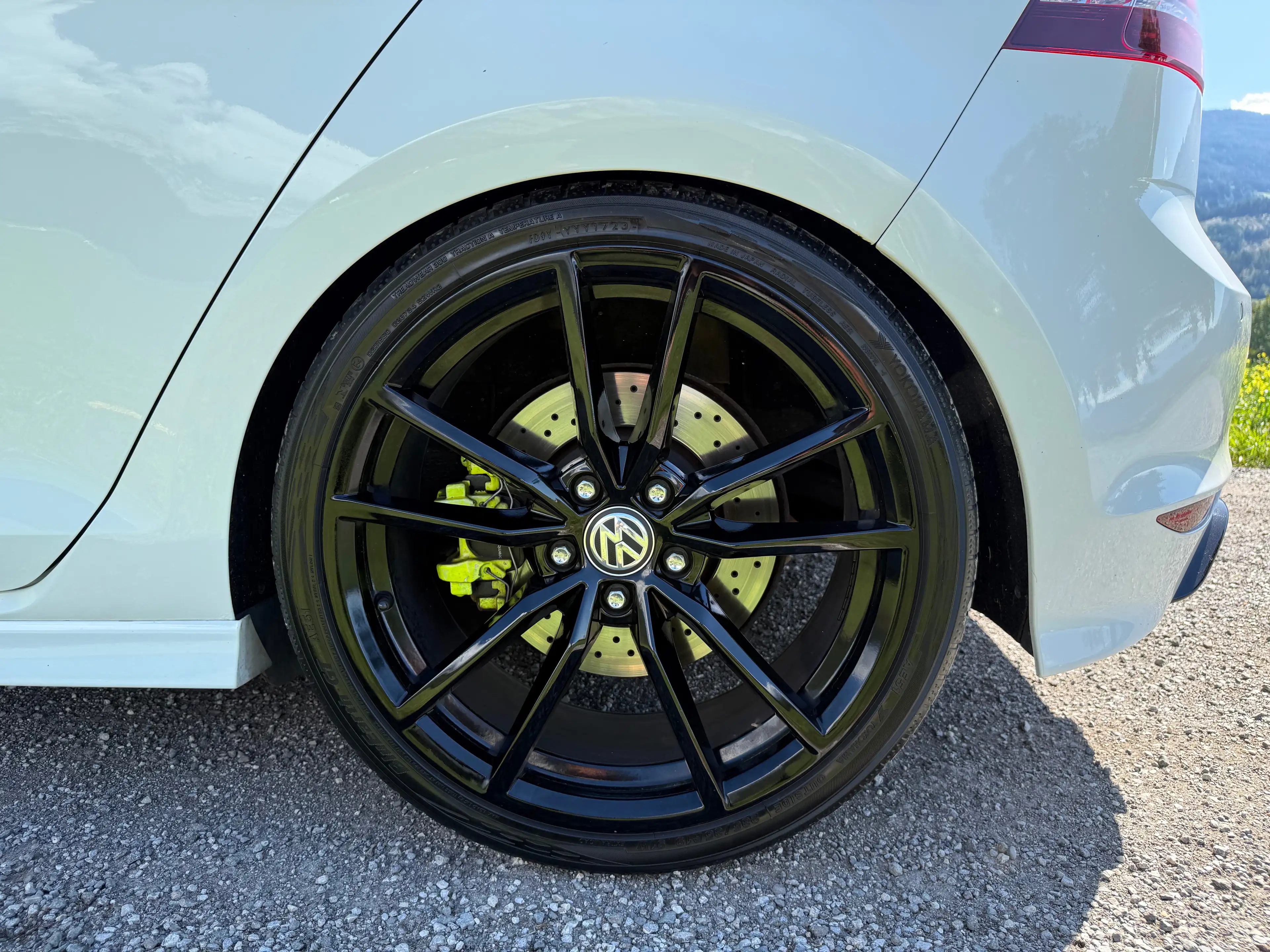 Volkswagen Golf R 4Motion DSG — photo 12