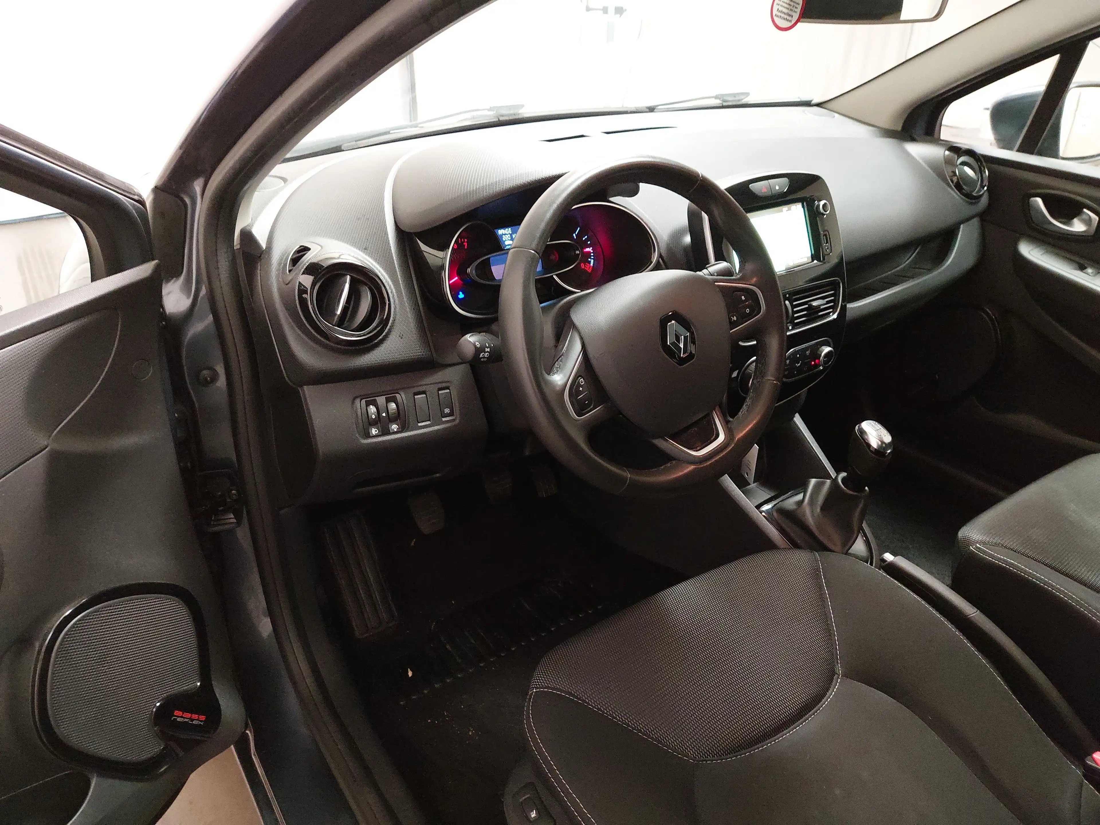 Renault Clio Grandtour 0.9 TCe Navi AHK Shz — photo 6