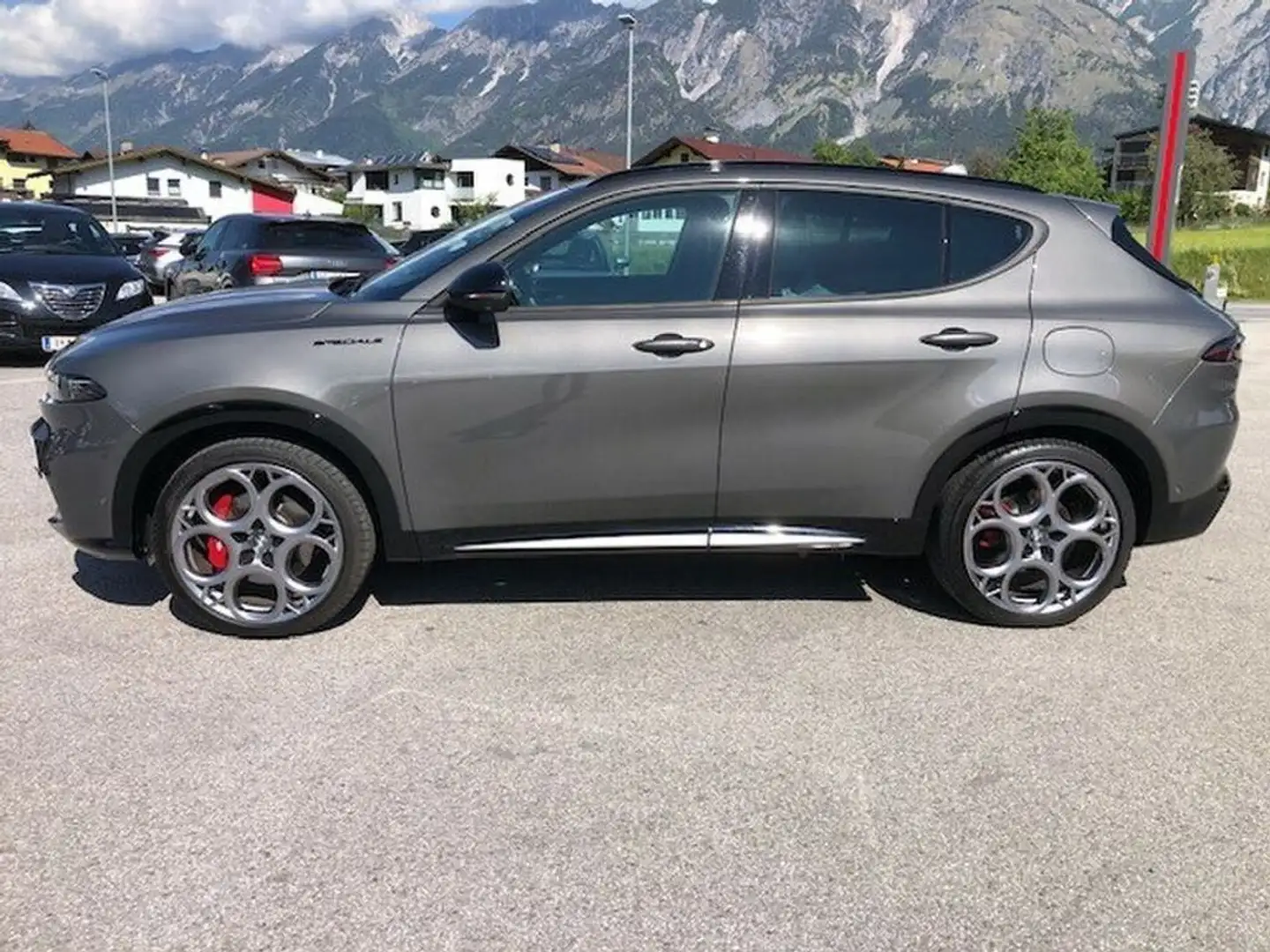 Alfa Romeo Tonale Edizione Speciale Plug-In-Hybrid AWD Grau - 2