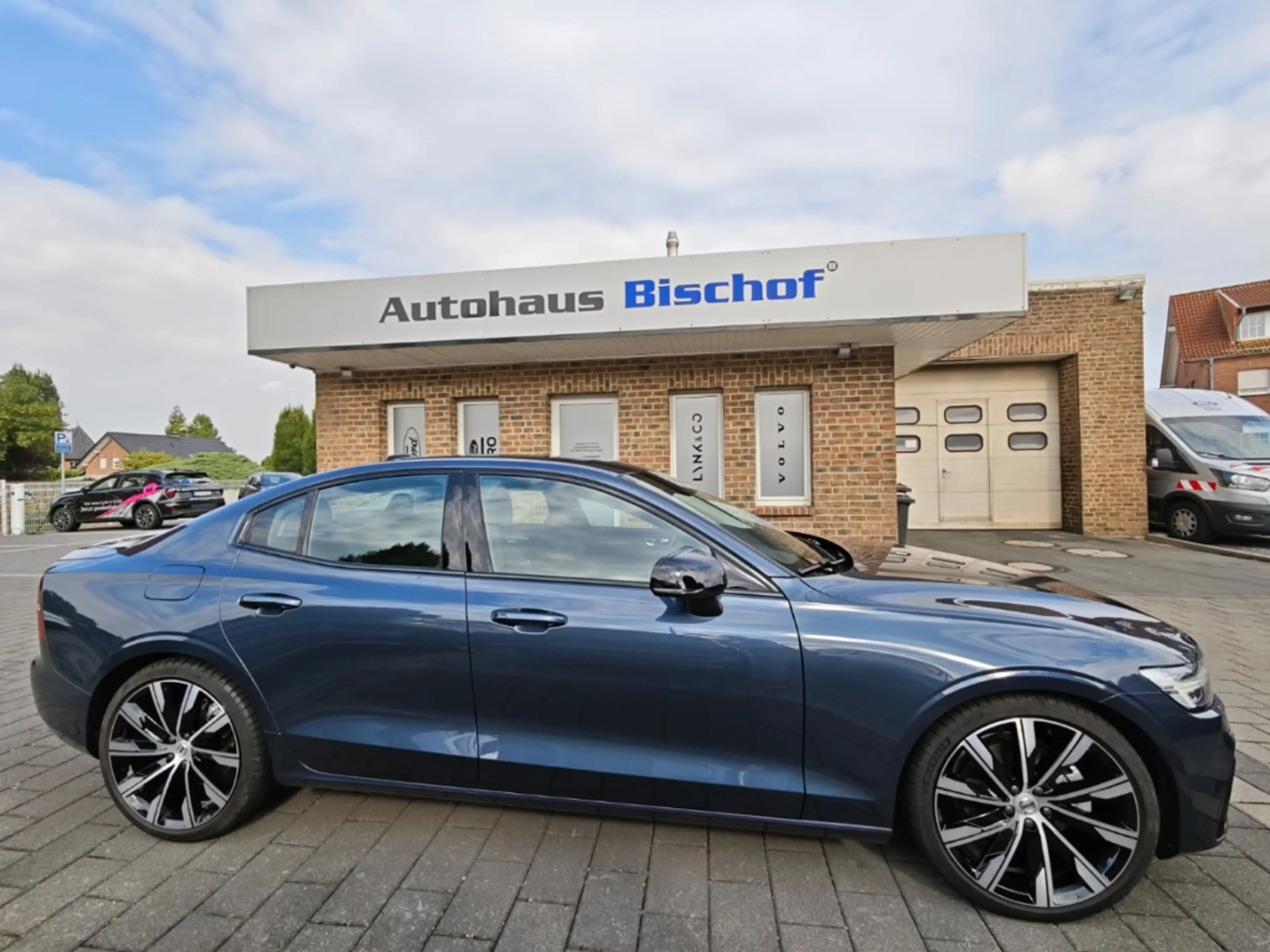 Volvo S60 B4 Plus Dark Mild-Hybrid StandHZG El. Panodach Nav — photo 9