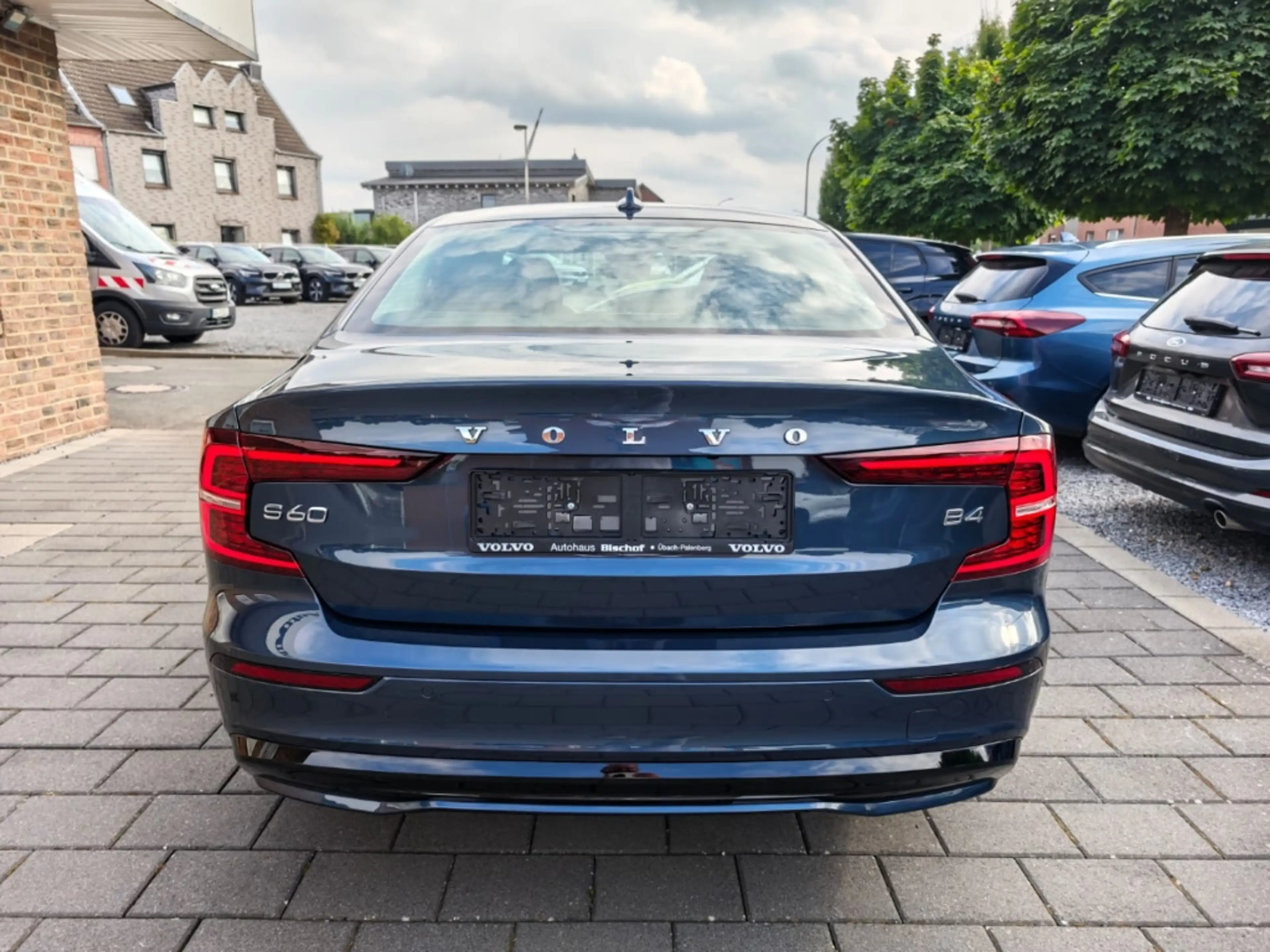 Volvo S60 B4 Plus Dark Mild-Hybrid StandHZG El. Panodach Nav — photo 6