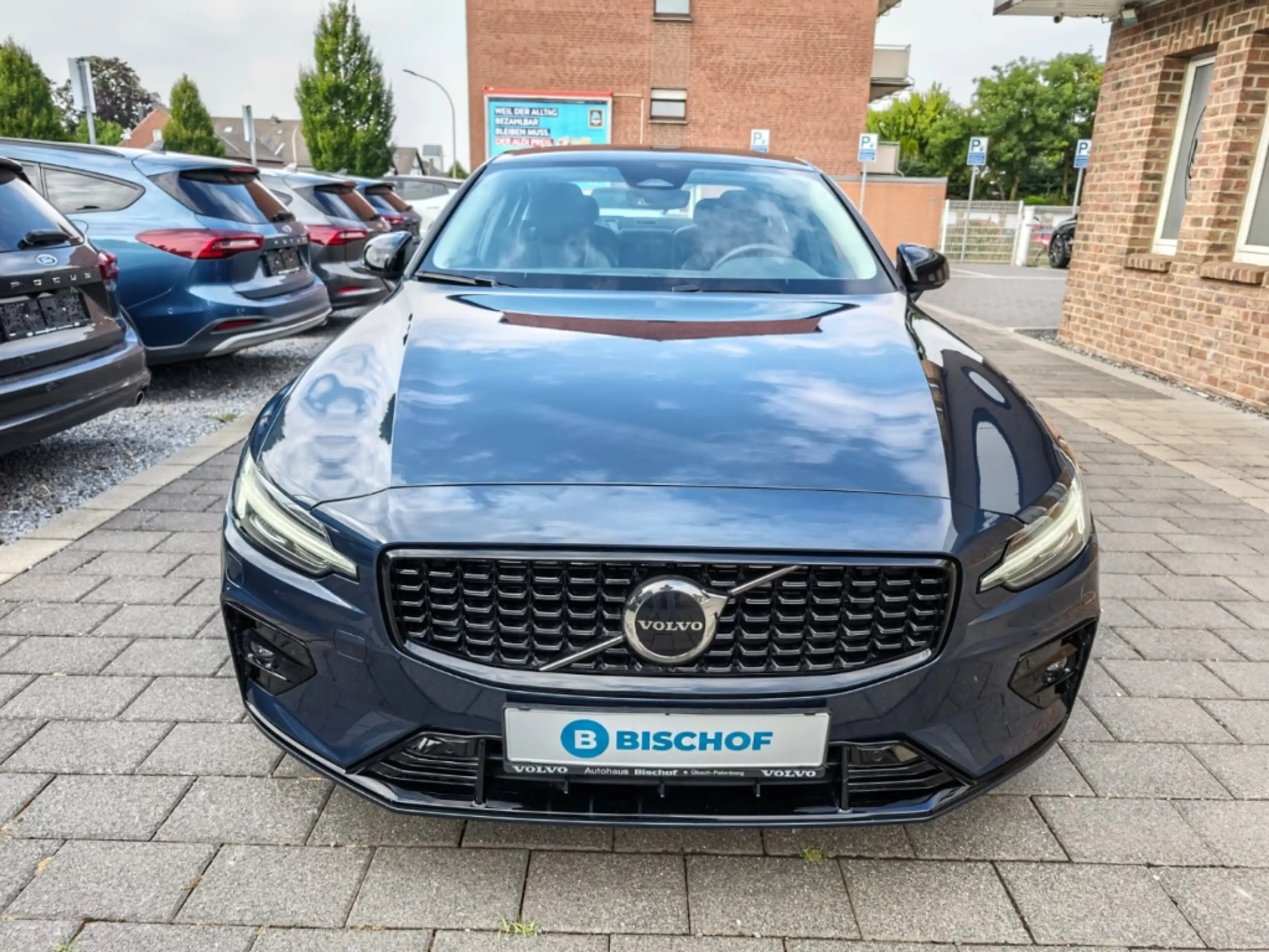 Volvo S60 B4 Plus Dark Mild-Hybrid StandHZG El. Panodach Nav — photo 3