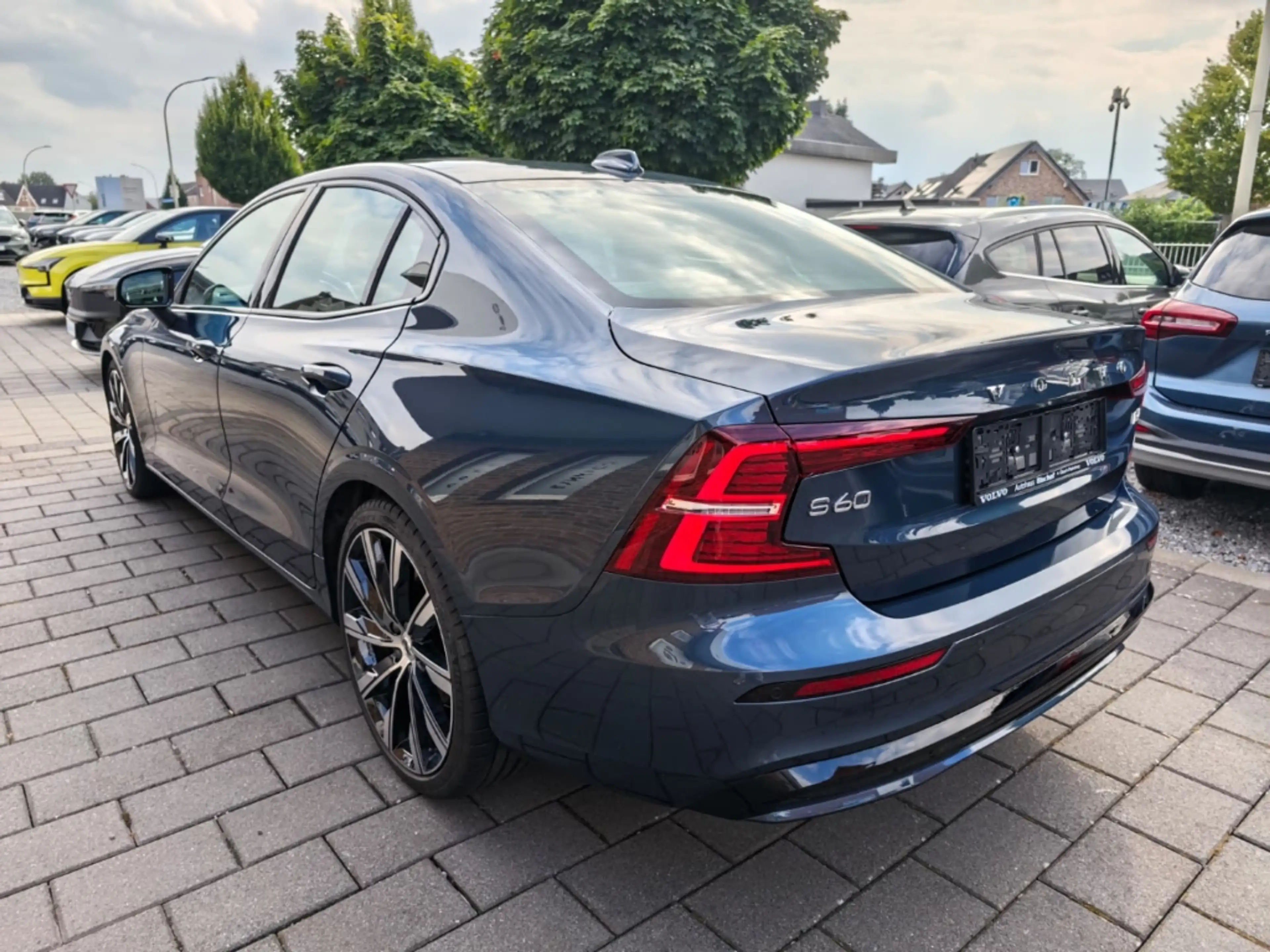 Volvo S60 B4 Plus Dark Mild-Hybrid StandHZG El. Panodach Nav — photo 5