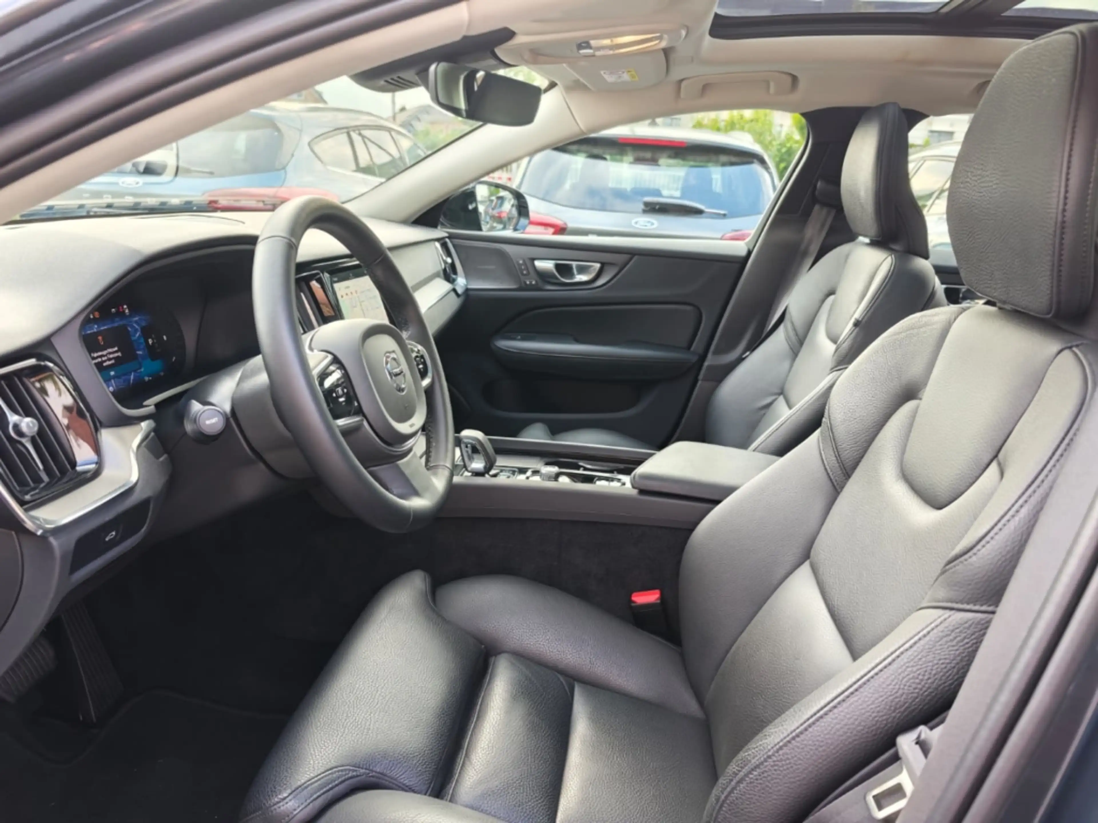 Volvo S60 B4 Plus Dark Mild-Hybrid StandHZG El. Panodach Nav — photo 13
