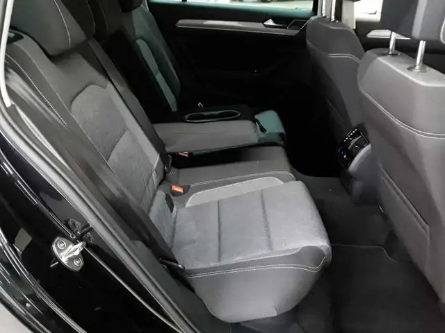 Volkswagen Passat view 14
