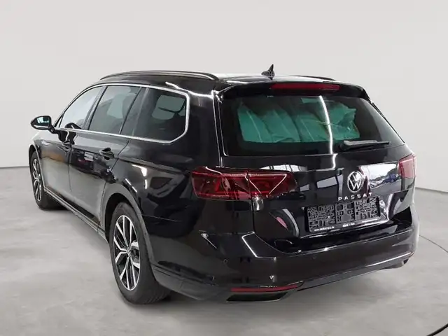 Volkswagen Passat view 5
