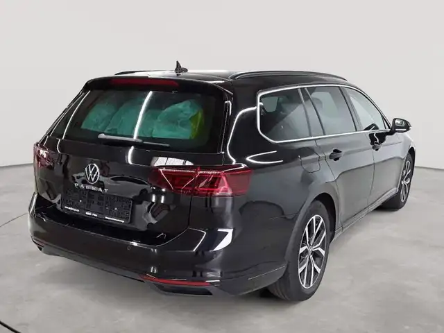 Volkswagen Passat view 4