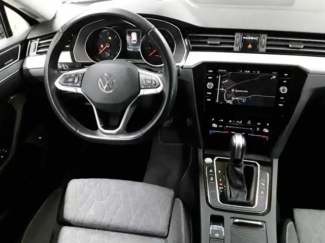 Volkswagen Passat view 10