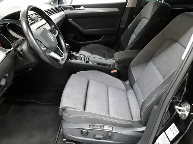 Volkswagen Passat view 7