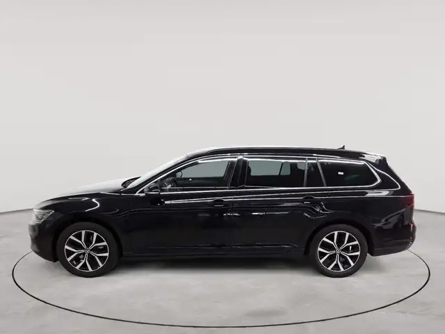 Volkswagen Passat view 6