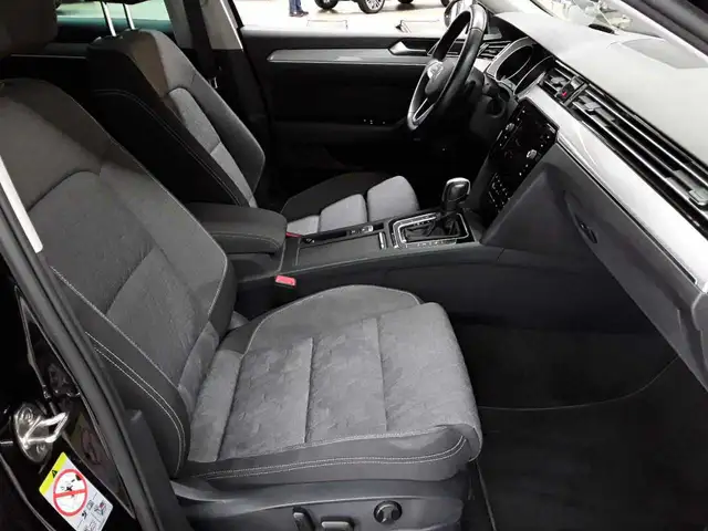 Volkswagen Passat view 8