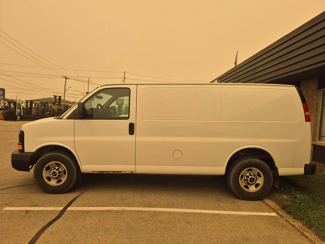 GMC Savana photo GMC Savana