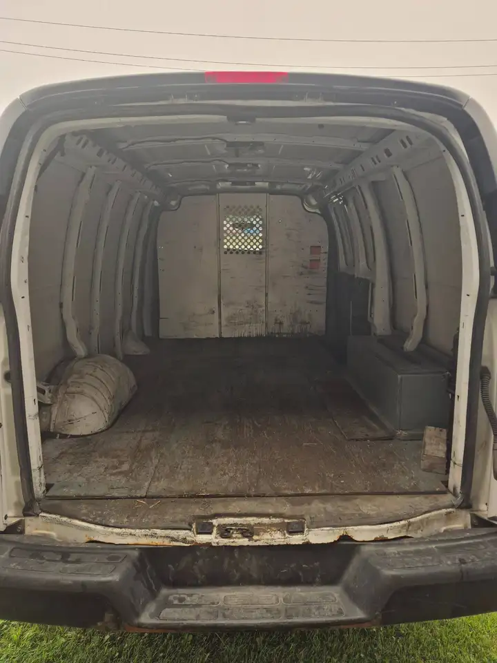GMC Savana photo GMC Savana