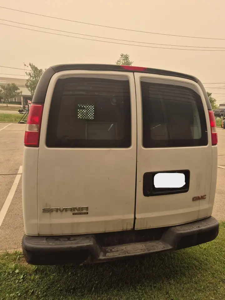 GMC Savana photo GMC Savana