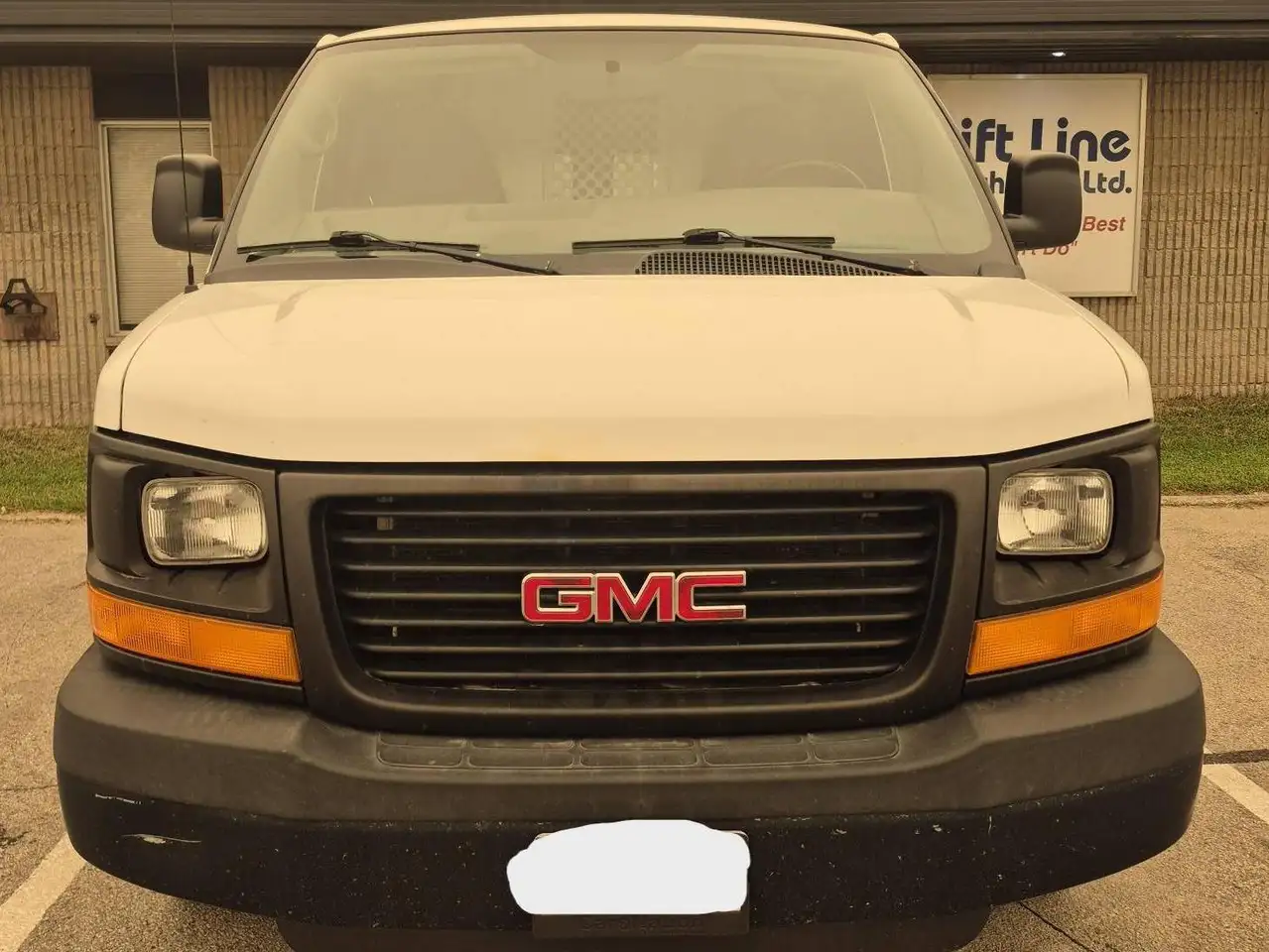 GMC Savana photo GMC Savana